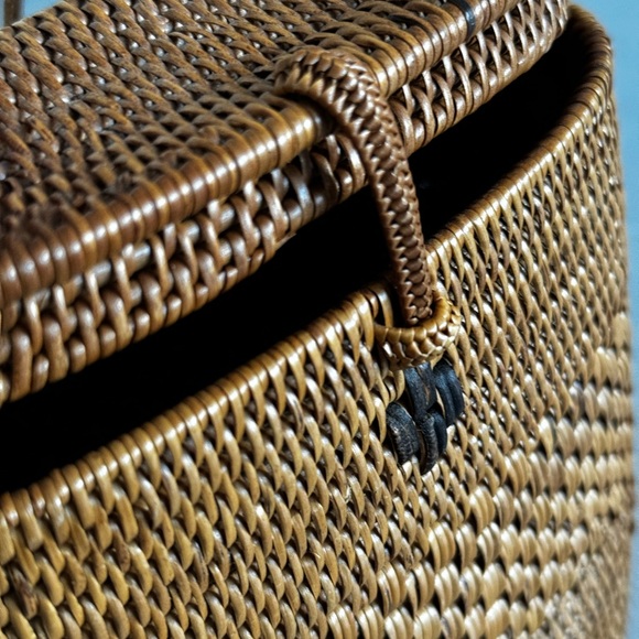 Woven Handbag - Picture 8 of 11